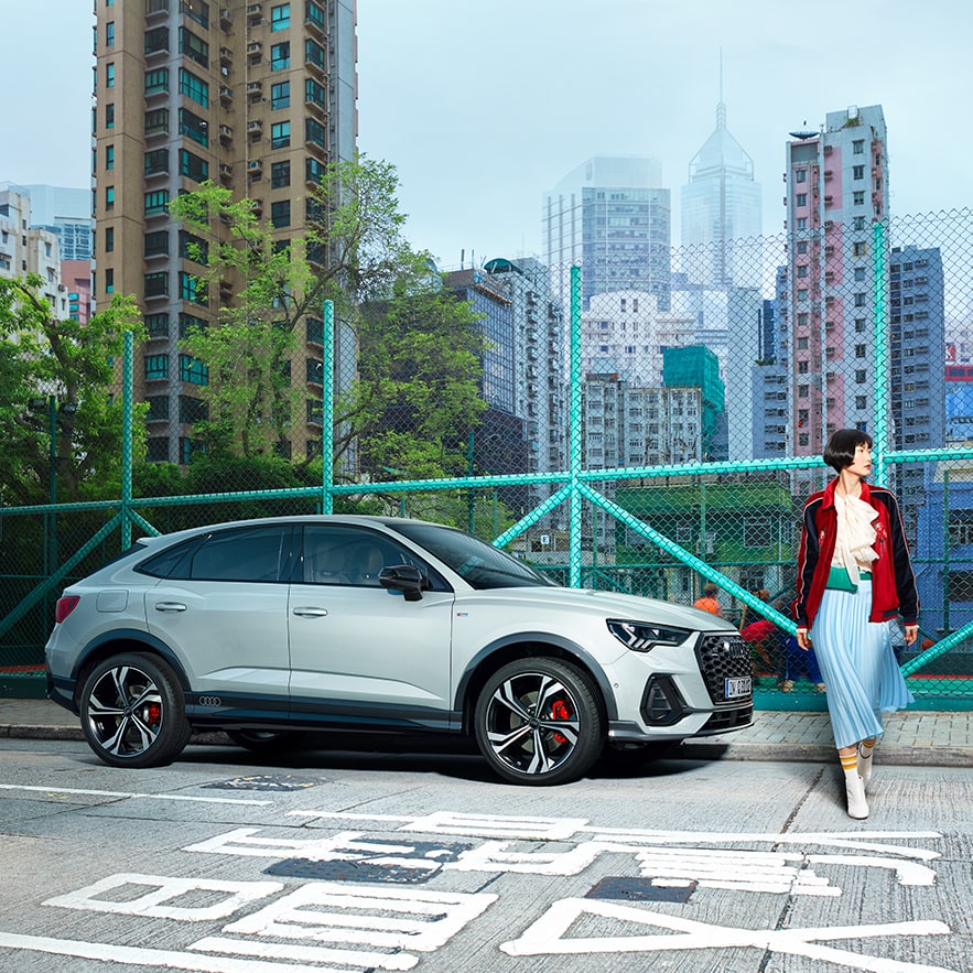 Audi Q3 Sportback Seitenansicht mit Model