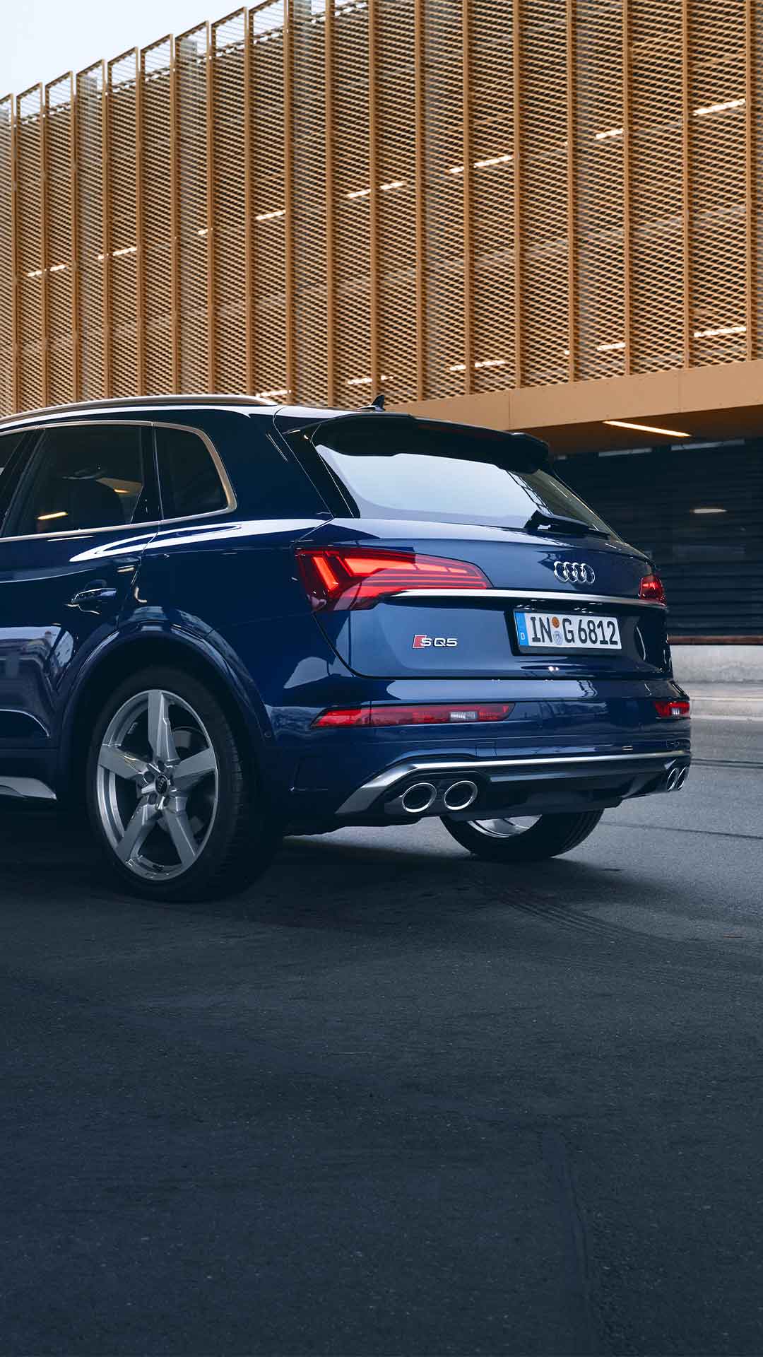 Foto del lateral de un Audi SQ5 TDI. 