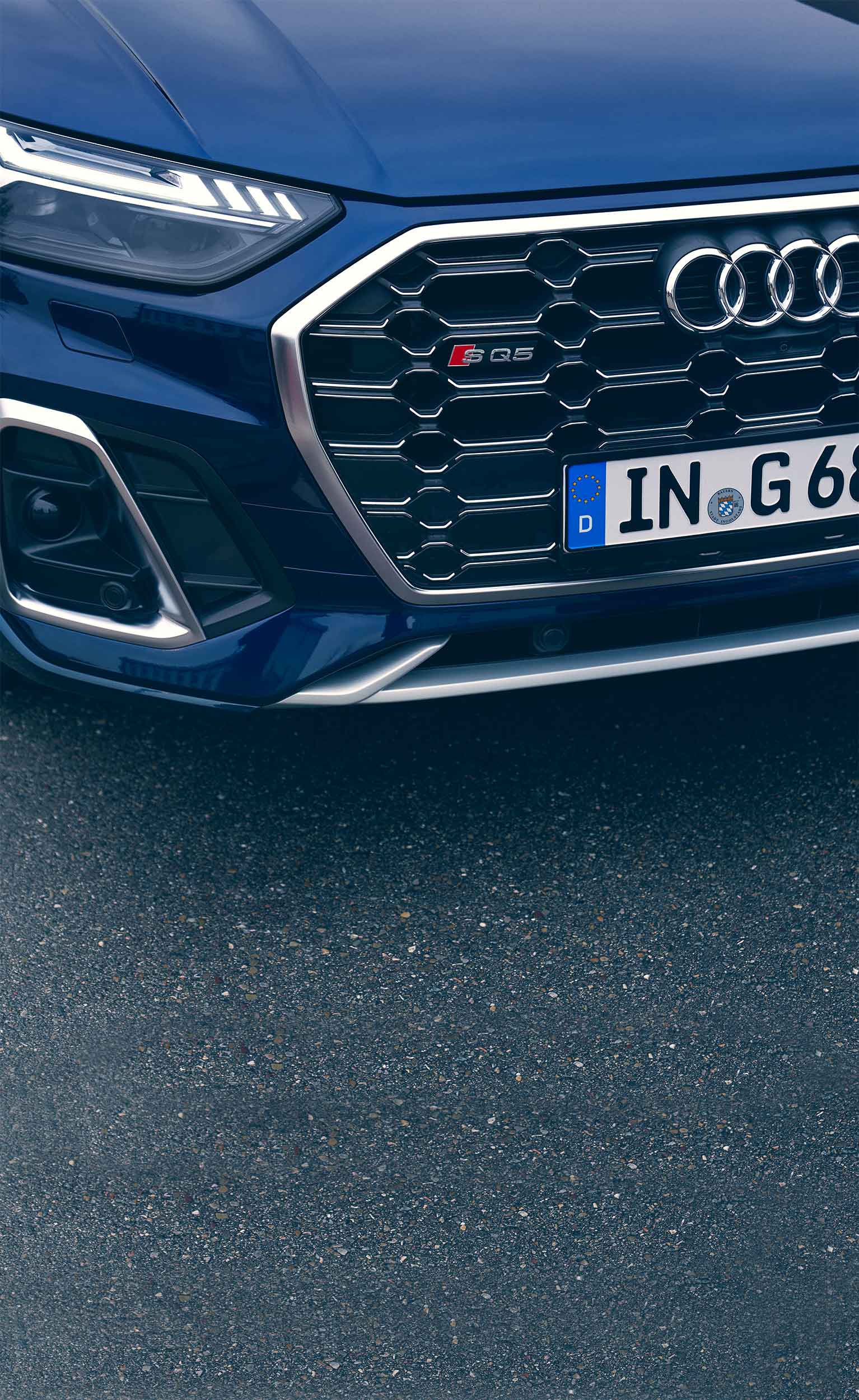 Foto de la parte frontal de un Audi SQ5 TDI. 